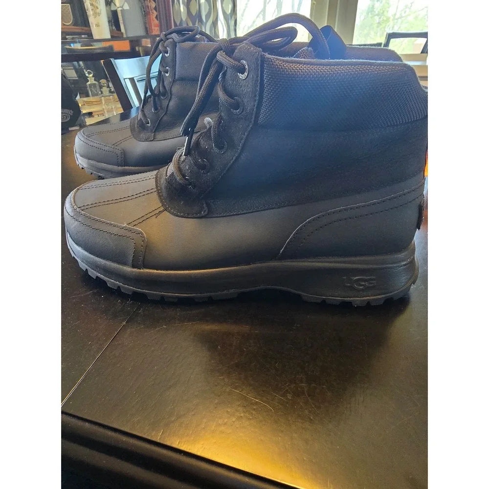UGG‎ Men's Emmett Duck Boot Snow Black Size US 11 M / 1115834